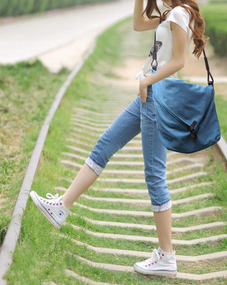 Women's Canvas Messenger Bag