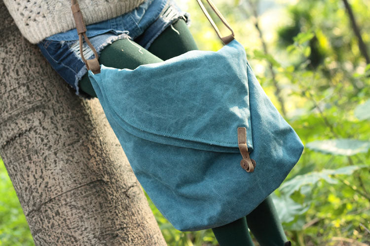 Women's Canvas Messenger Bag